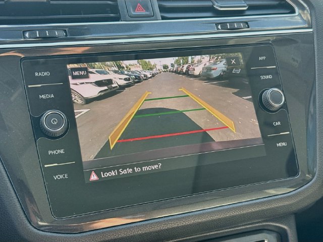 Used 2018 Volkswagen Tiguan SE w/ Panoramic Sunroof Package AWD/4WD image 19