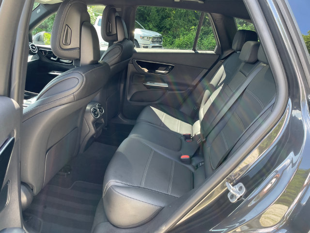 Used 2025 Mercedes-Benz GLC 300 4MATIC image 19