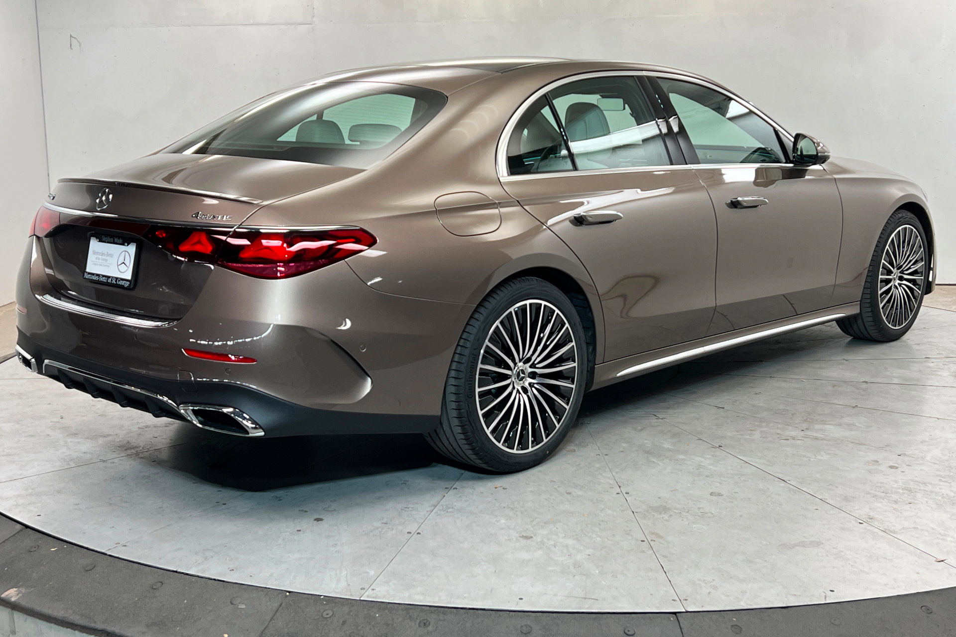 New 2026 Mercedes-Benz E 350 4MATIC Sedan image 5