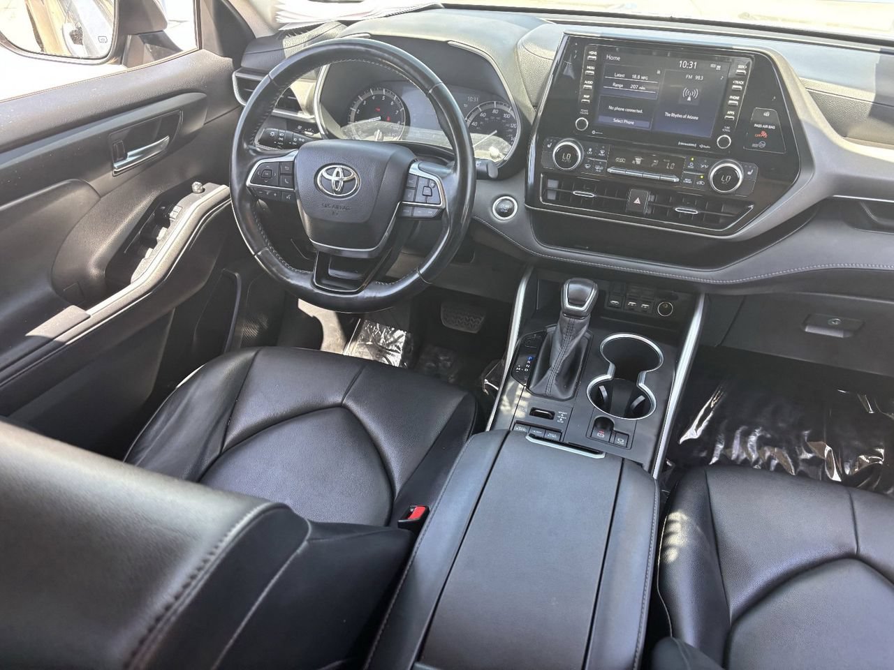Used 2020 Toyota Highlander XLE AWD/4WD image 12