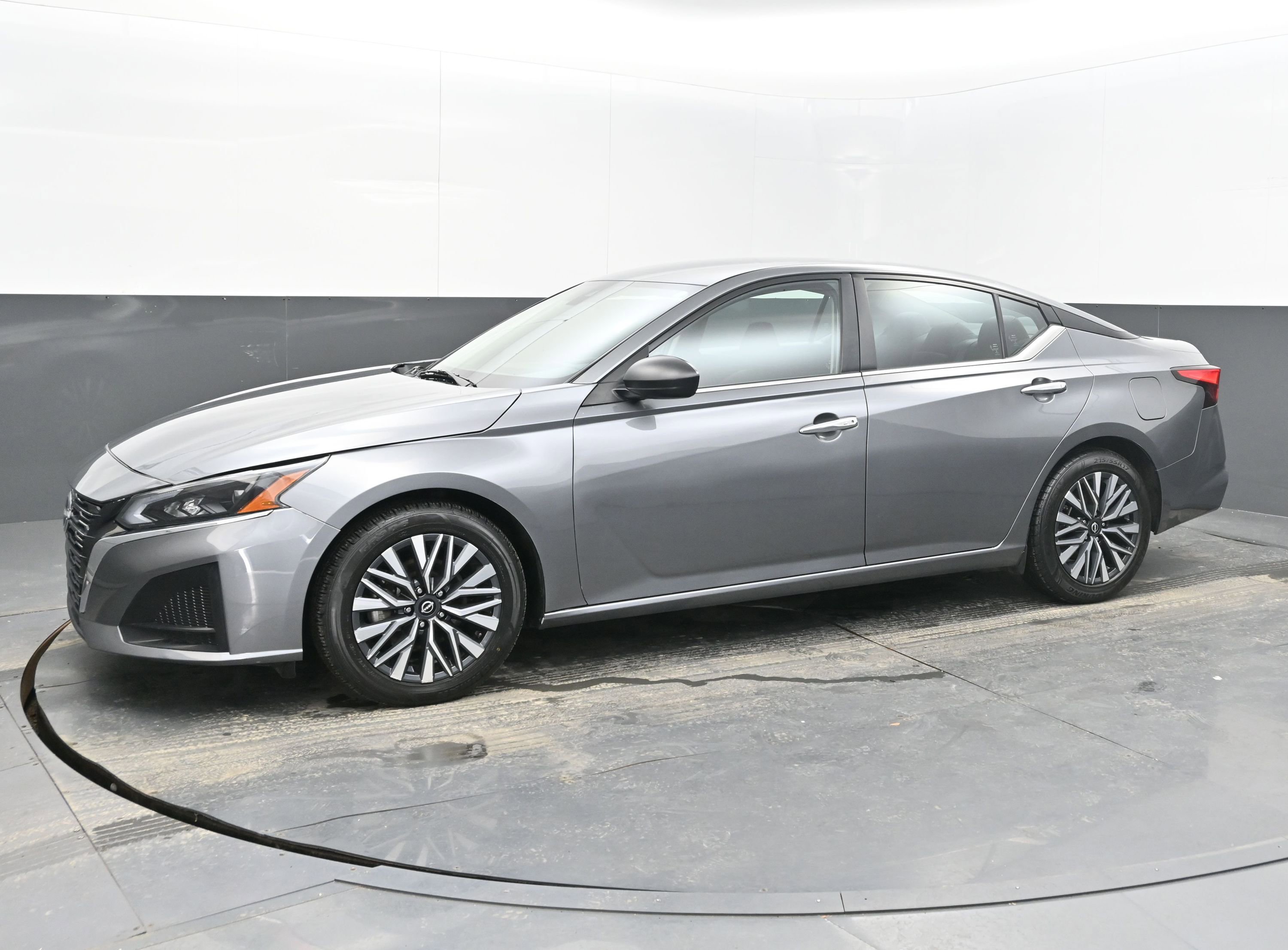 Used 2024 Nissan Altima 2.5 SV image 5