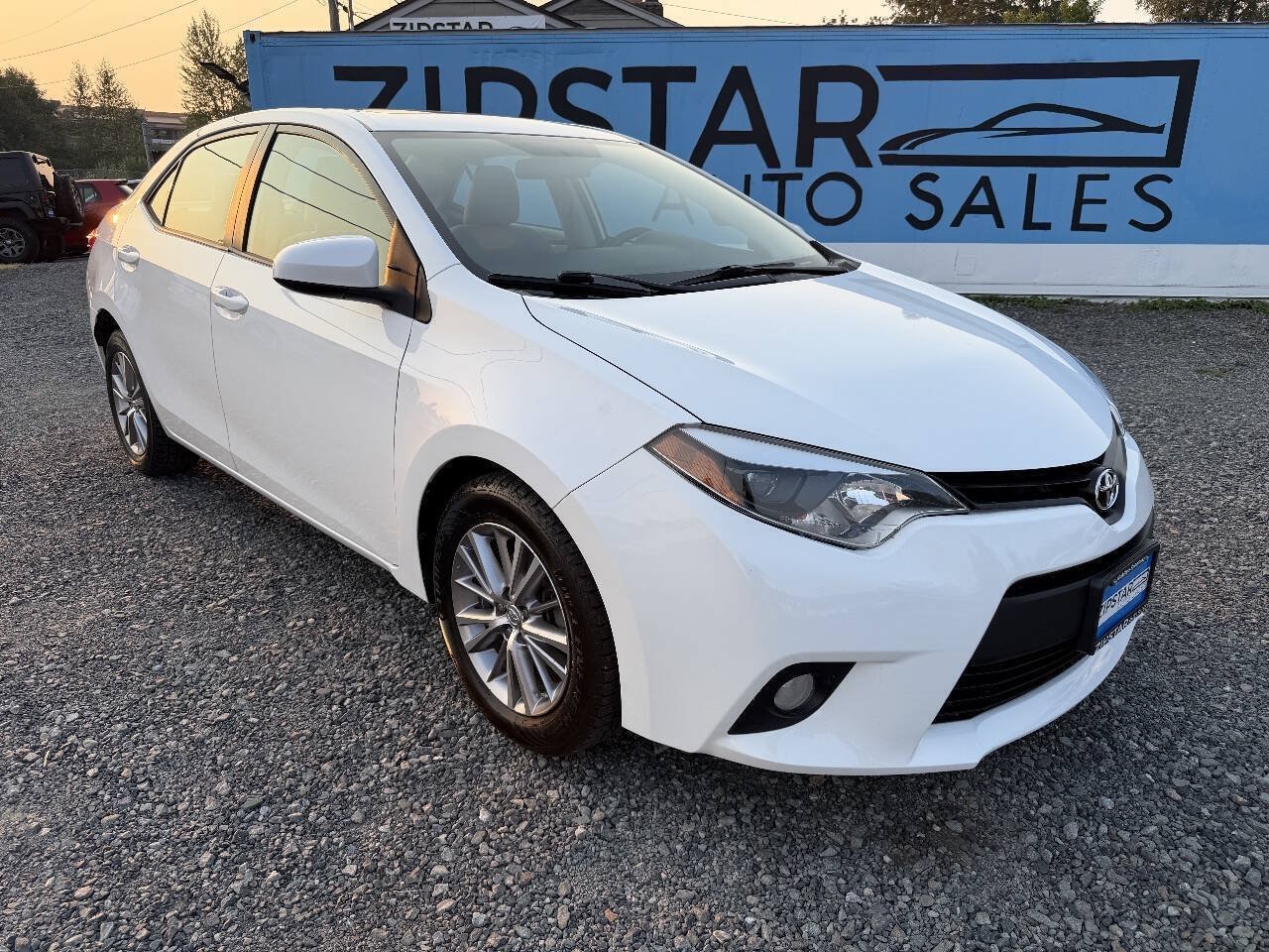 Used 2014 Toyota Corolla LE FWD image 1