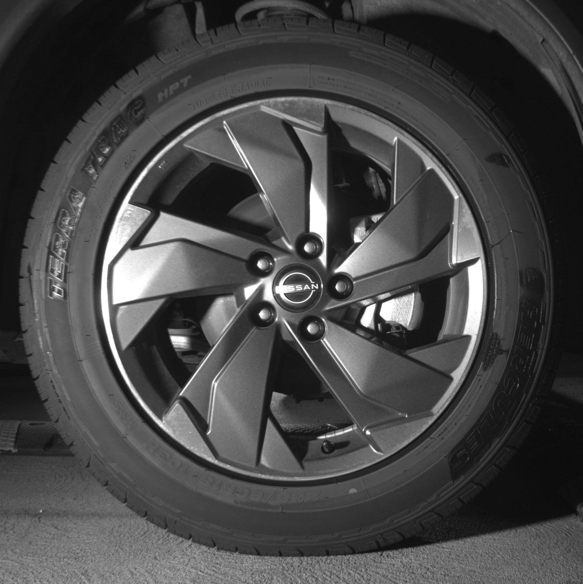 Used 2025 Nissan Rogue SV FWD image 13