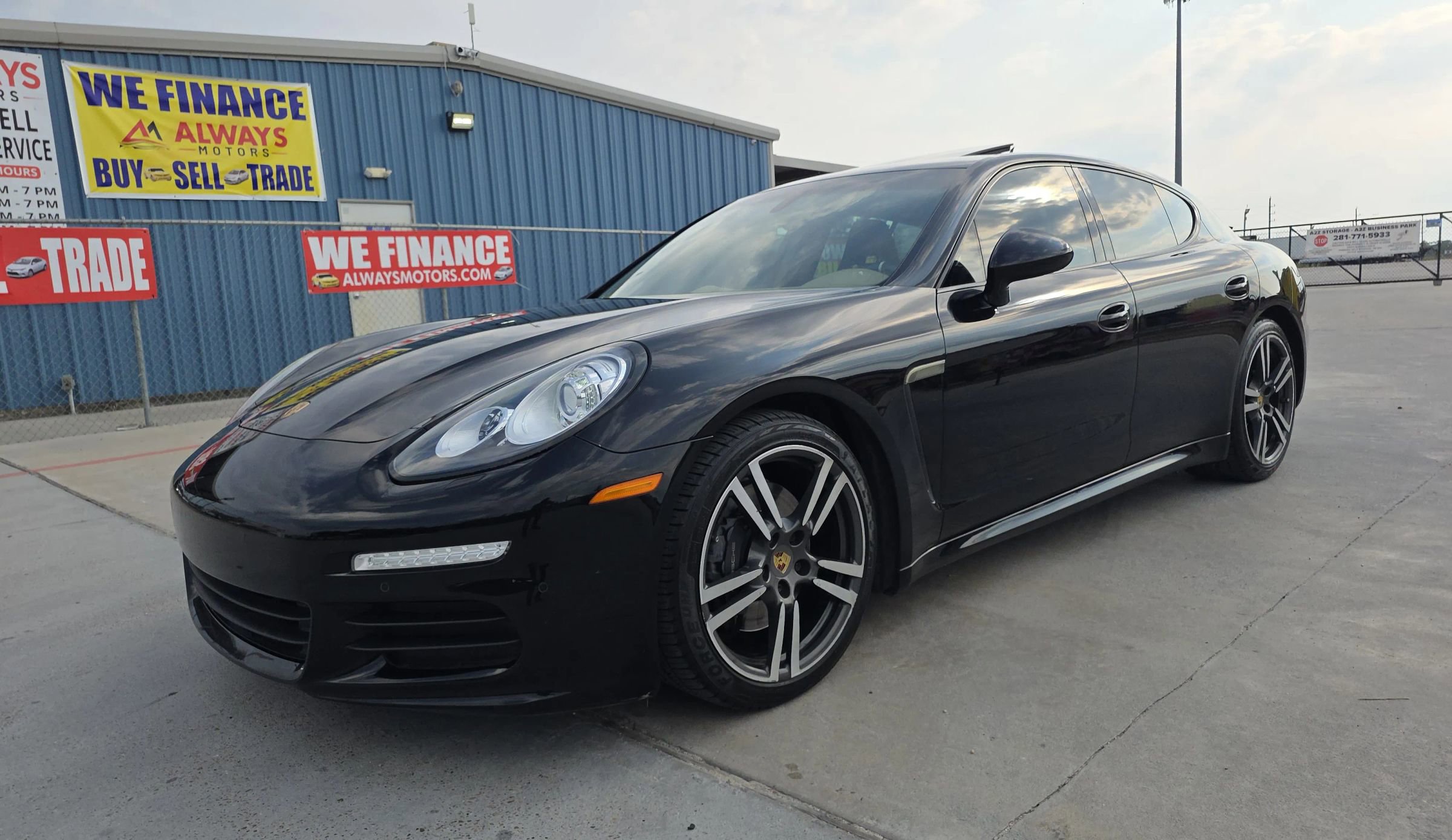Used 2015 Porsche Panamera 4 image 3