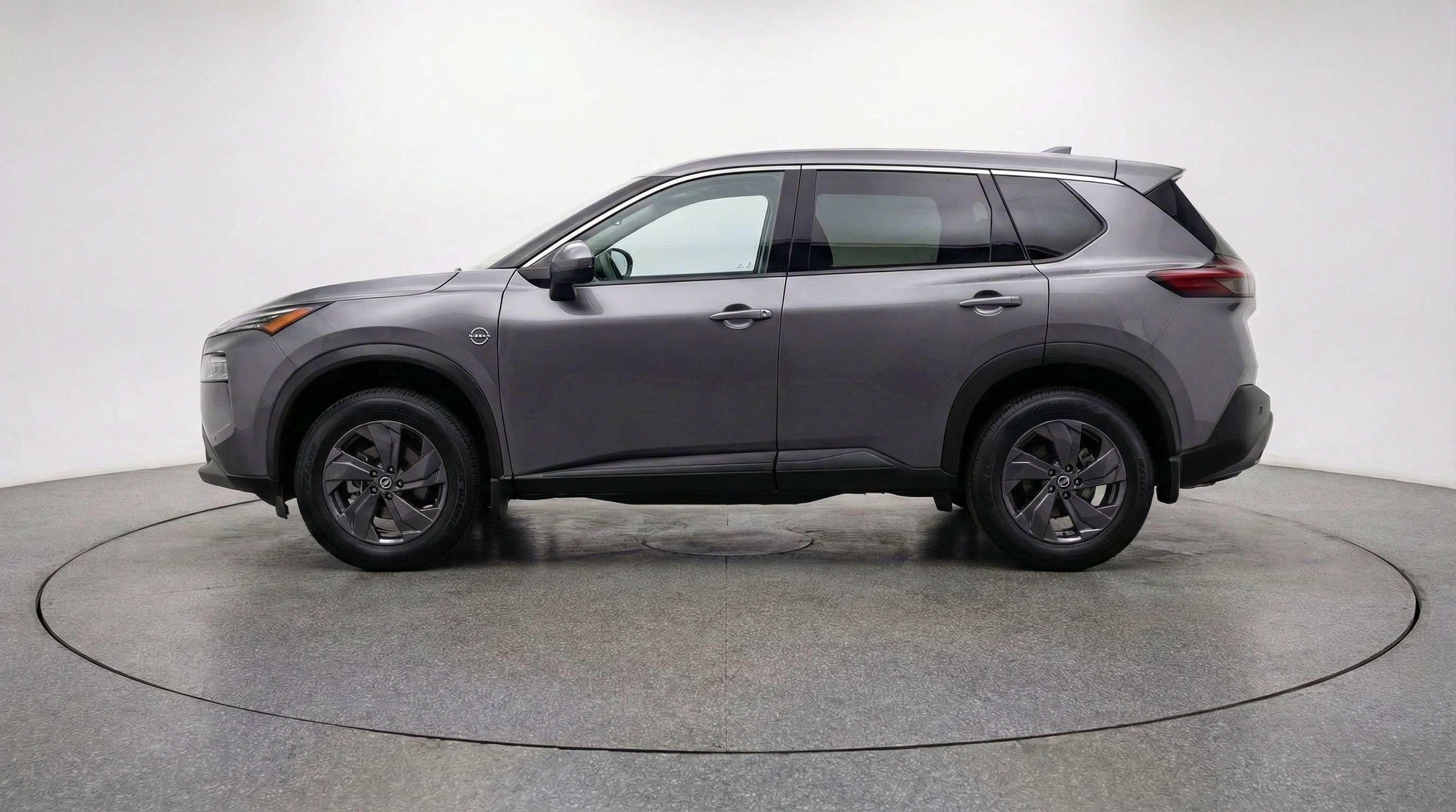 Used 2025 Nissan Rogue SV FWD image 5