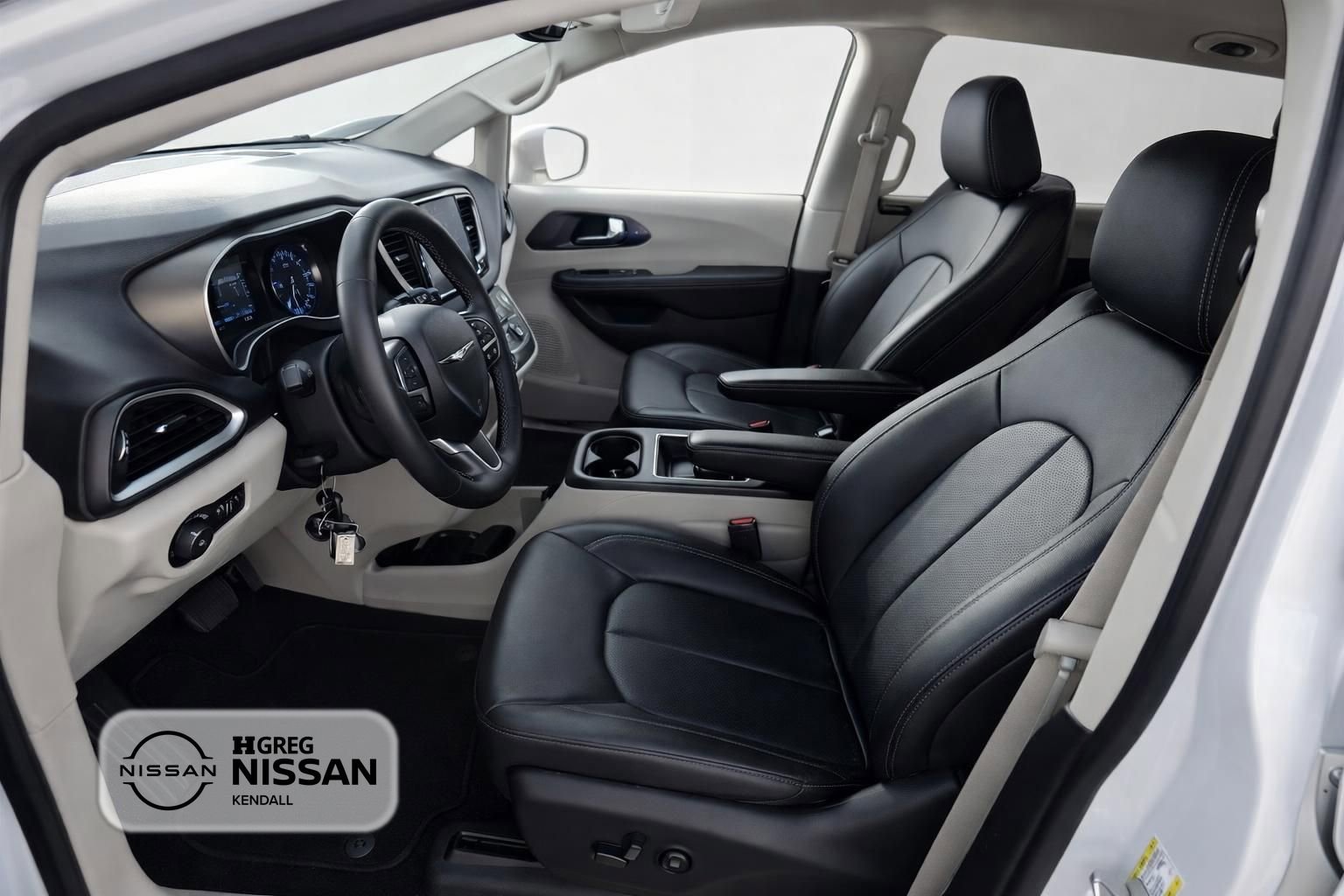 Used 2024 Chrysler Pacifica Touring-L FWD image 7