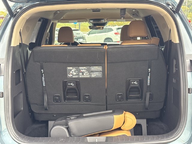 Used 2024 Kia Carnival EX FWD image 16