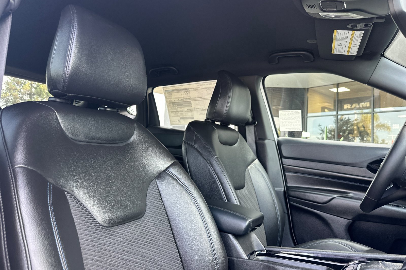 New 2025 Jeep Compass Latitude w/ Altitude Special Edition image 17