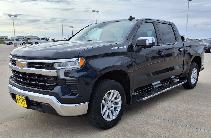 Used 2023 Chevrolet Silverado 1500 LT w/ Max Trailering Package AWD/4WD image 4