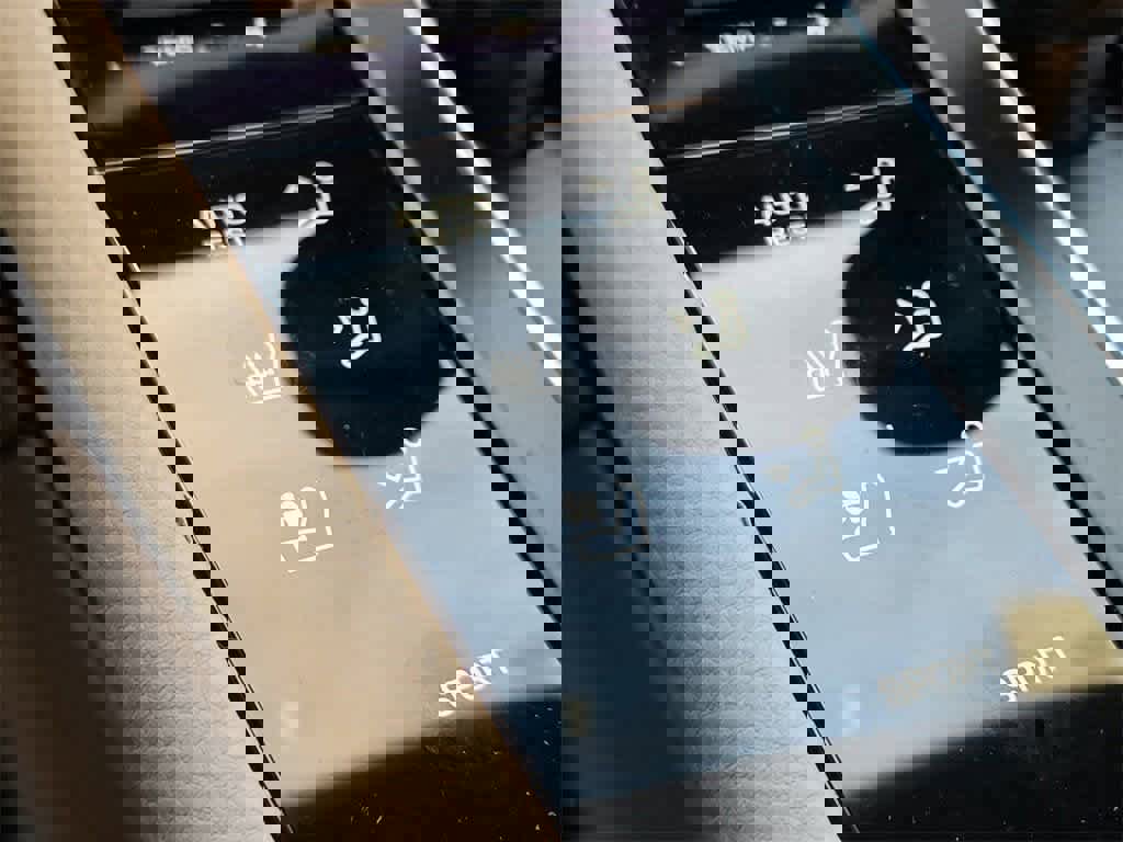 Certified 2025 Porsche Macan image 23