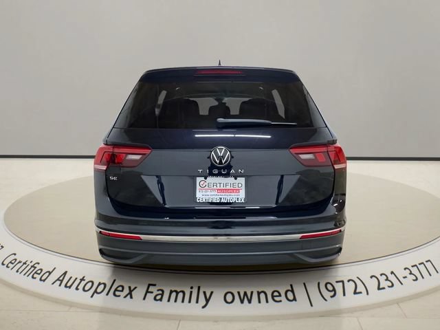 Used 2023 Volkswagen Tiguan SE w/ Panoramic Sunroof Package FWD image 4