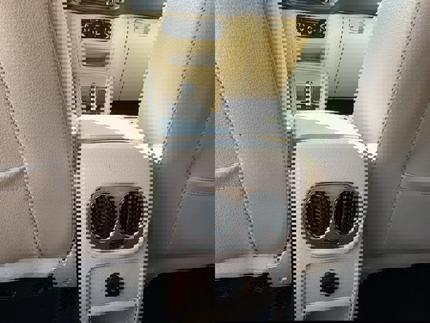 Used 2011 Volkswagen Tiguan SE image 15