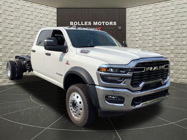 New 2026 RAM 4500 4x4 Crew Cab DRW image 2