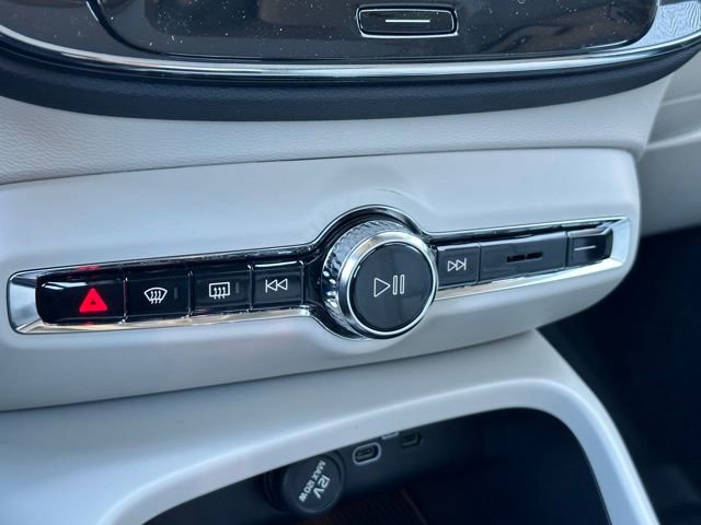 New 2026 Volvo XC40 B5 Plus w/ Protection Package Premier image 18