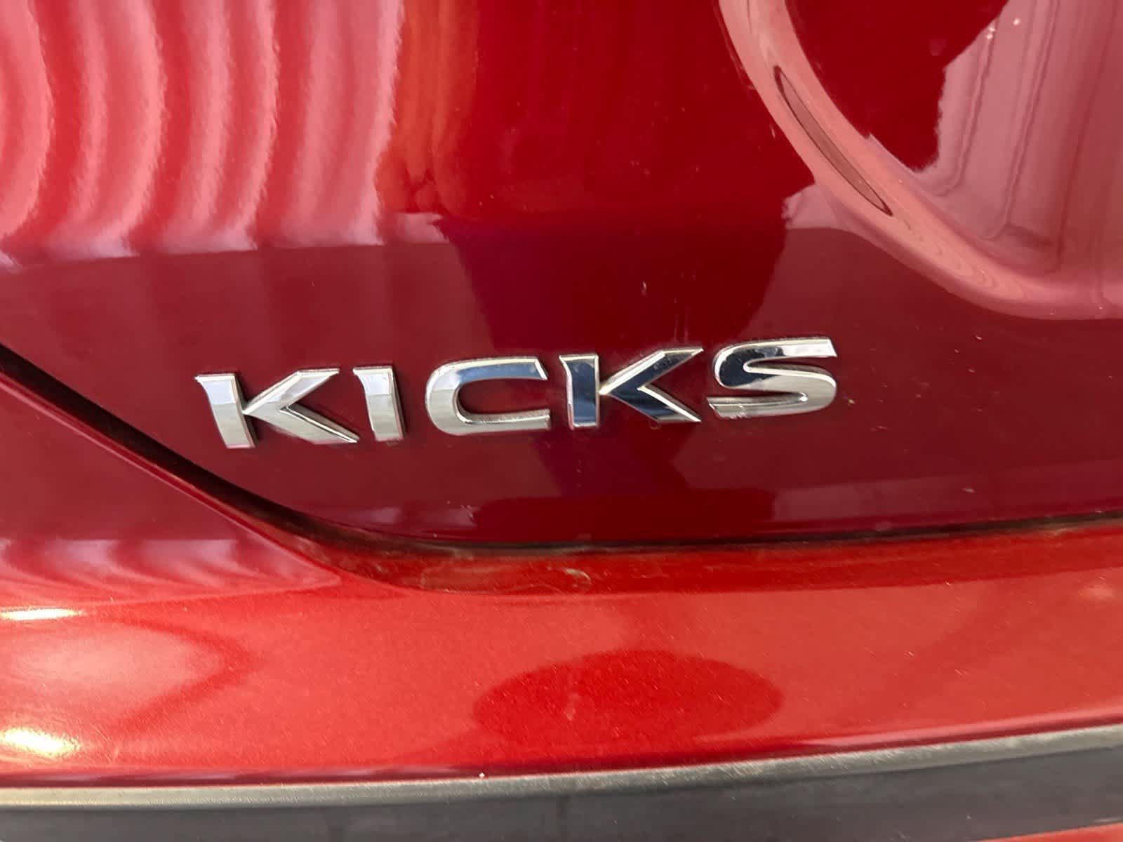 Used 2022 Nissan Kicks SR FWD image 11