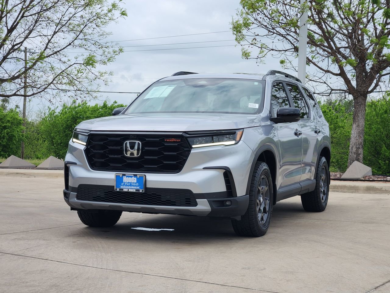 Certified 2025 Honda Pilot TrailSport image 3