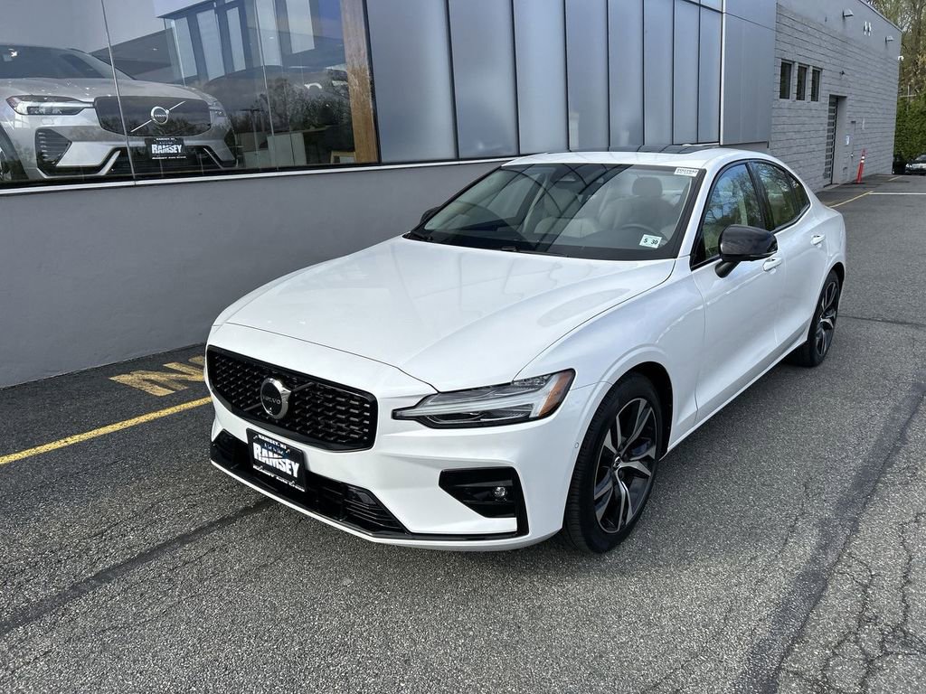 Certified 2025 Volvo S60 B5 Plus FWD image 4
