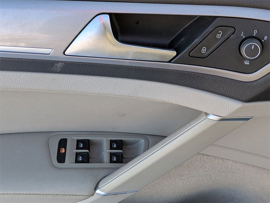 Used 2016 Volkswagen e-Golf SEL Premium image 15