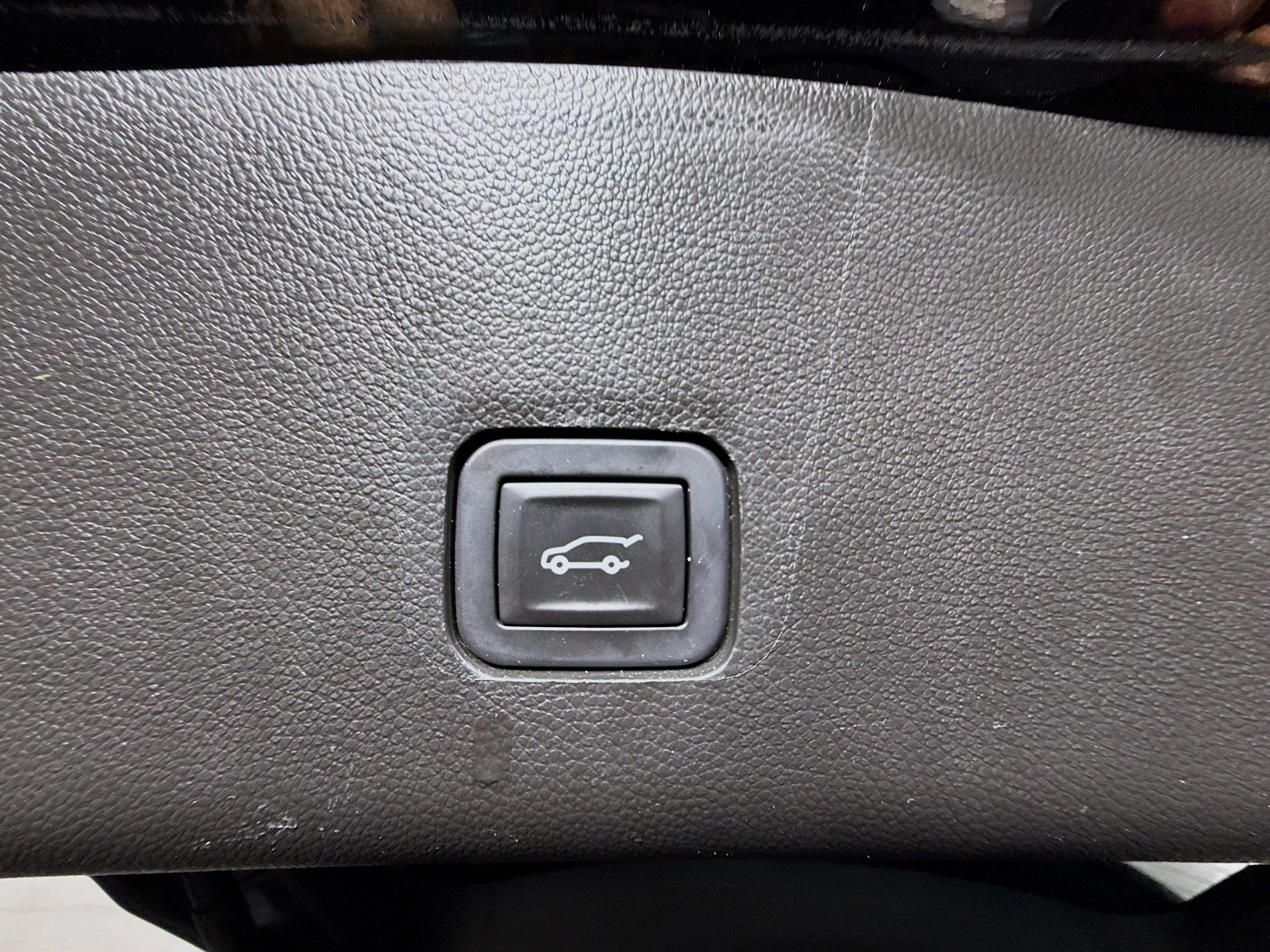 Used 2019 Chevrolet Traverse Premier w/ LPO, Blackout Package FWD image 42