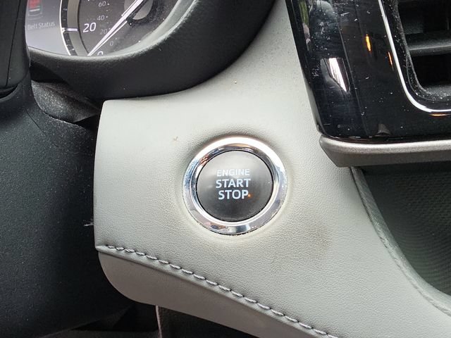 Used 2022 Toyota Highlander XLE FWD image 28