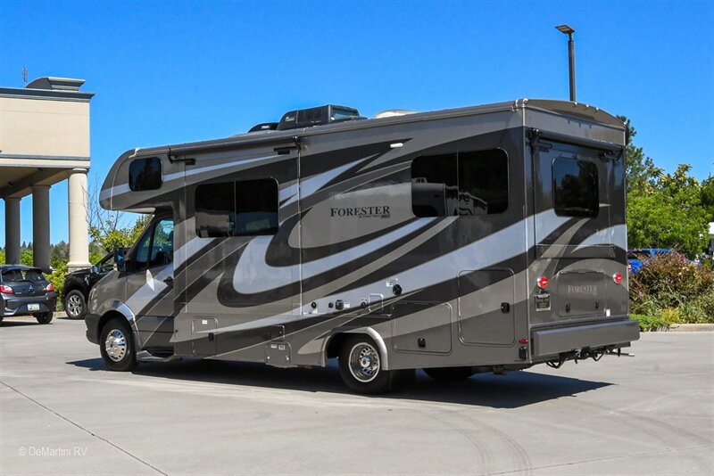 Used 2018 Mercedes-Benz Sprinter 3500 image 2