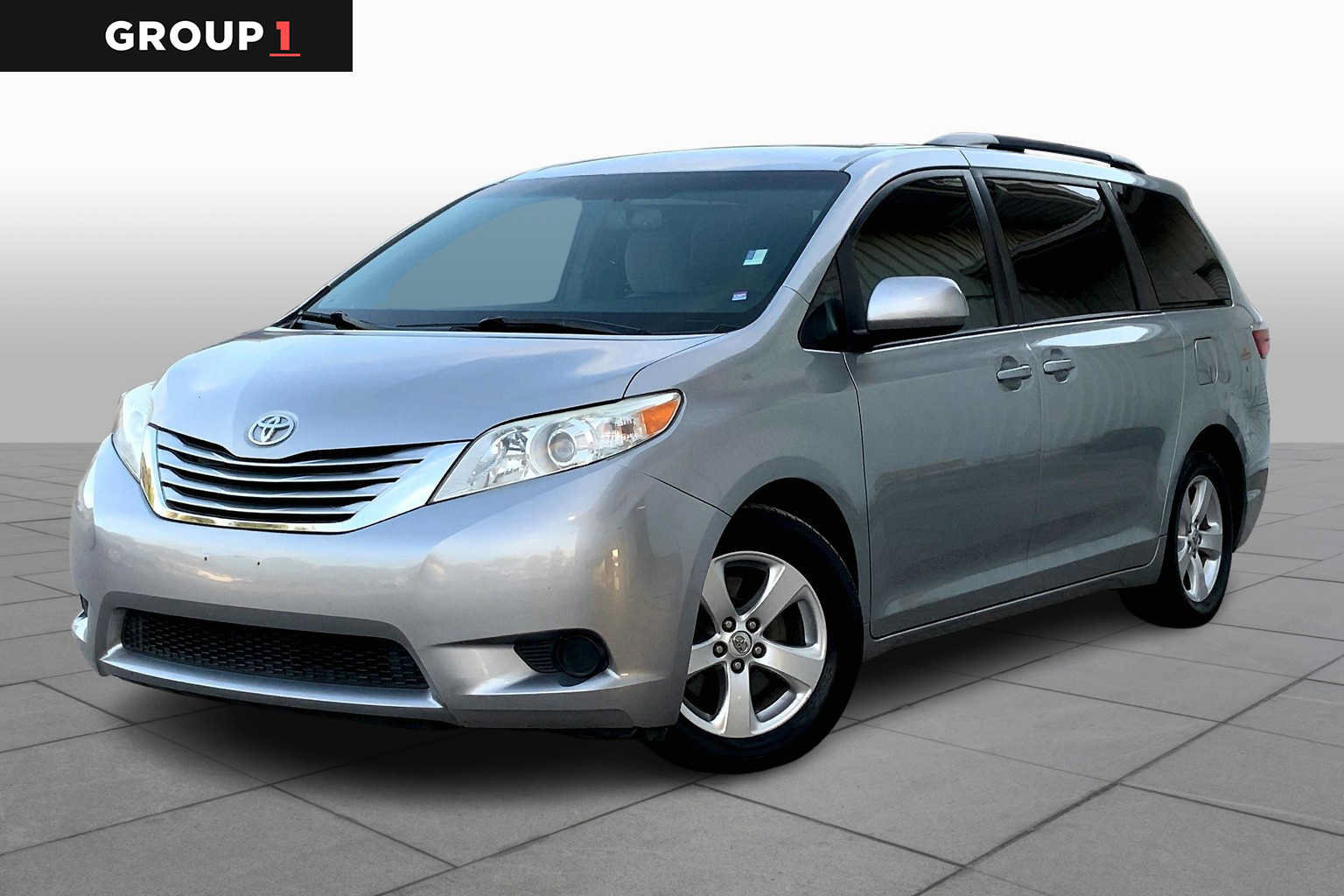 Used 2015 Toyota Sienna LE FWD video 1