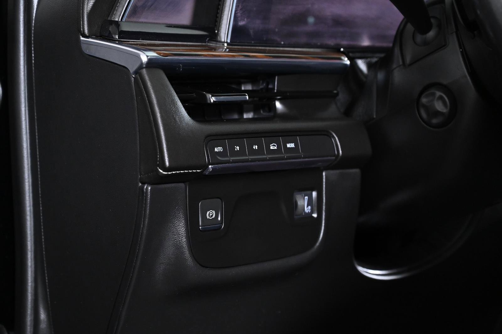 Used 2021 Cadillac Escalade Premium Luxury image 26