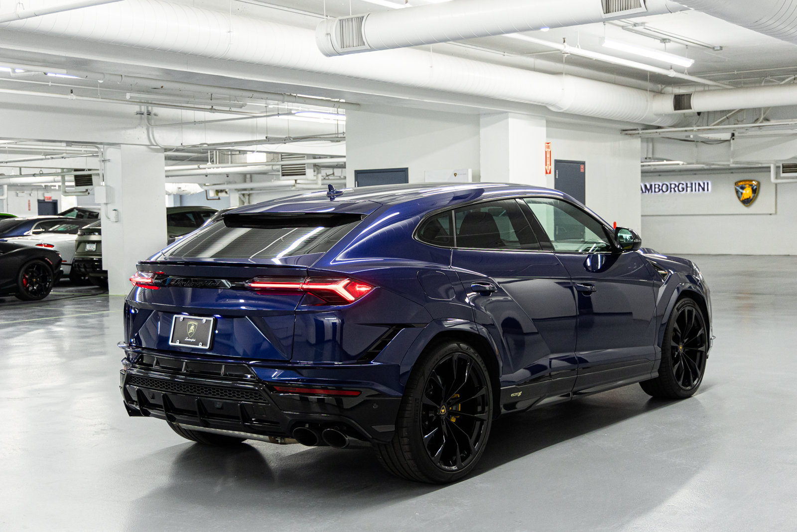 Used 2024 Lamborghini Urus S AWD/4WD image 8