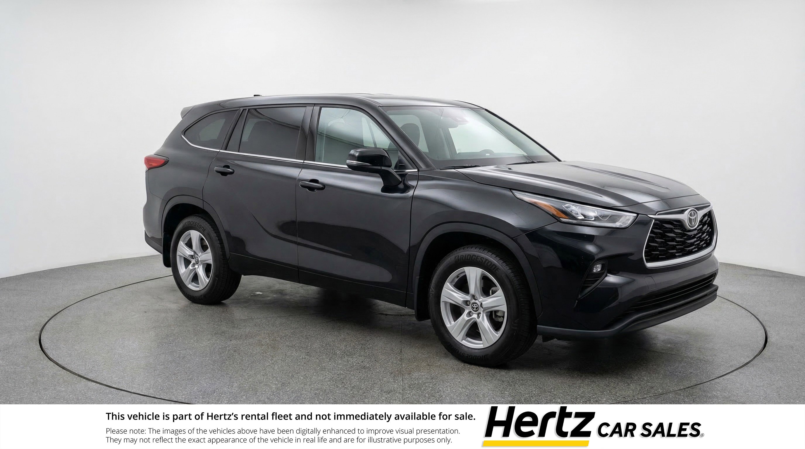 Used 2025 Toyota Highlander LE image 1