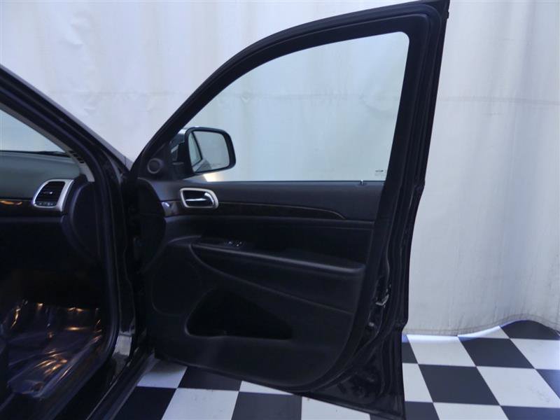Used 2013 Jeep Grand Cherokee Laredo AWD/4WD image 20