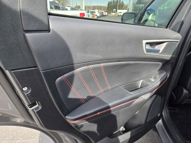 Used 2024 Ford Edge ST-Line w/ Class II Trailer Tow Package image 39