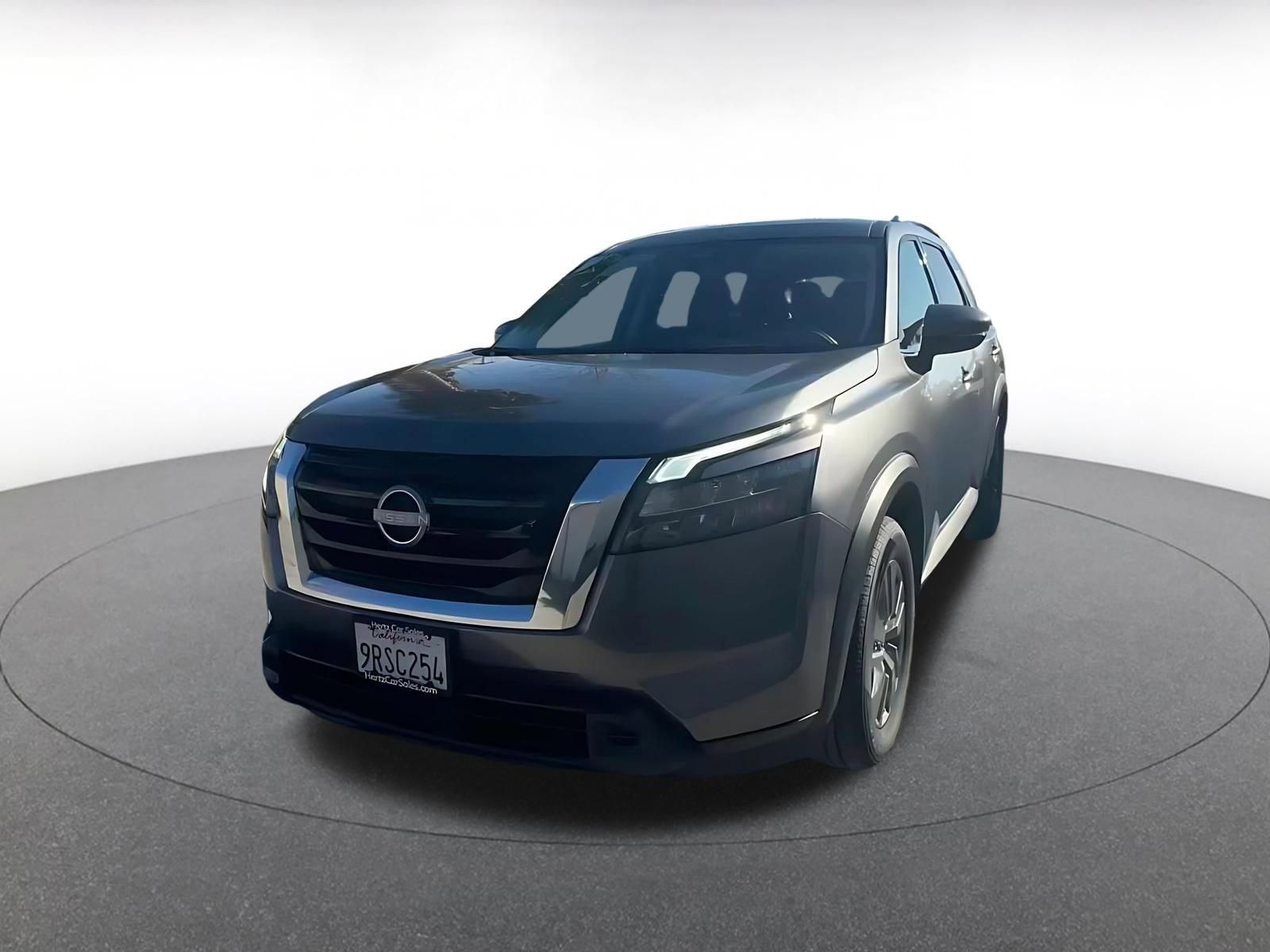 Used 2025 Nissan Pathfinder SV image 7