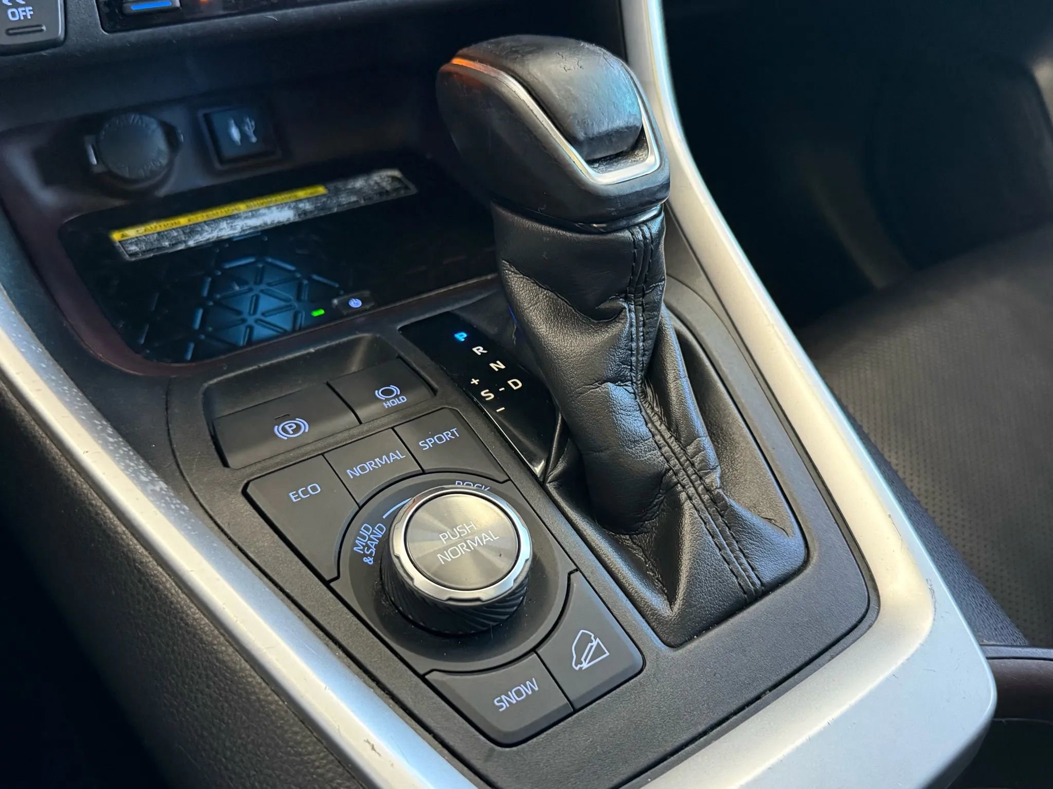 Used 2019 Toyota RAV4 Limited w/ Advanced Technology Package image 19