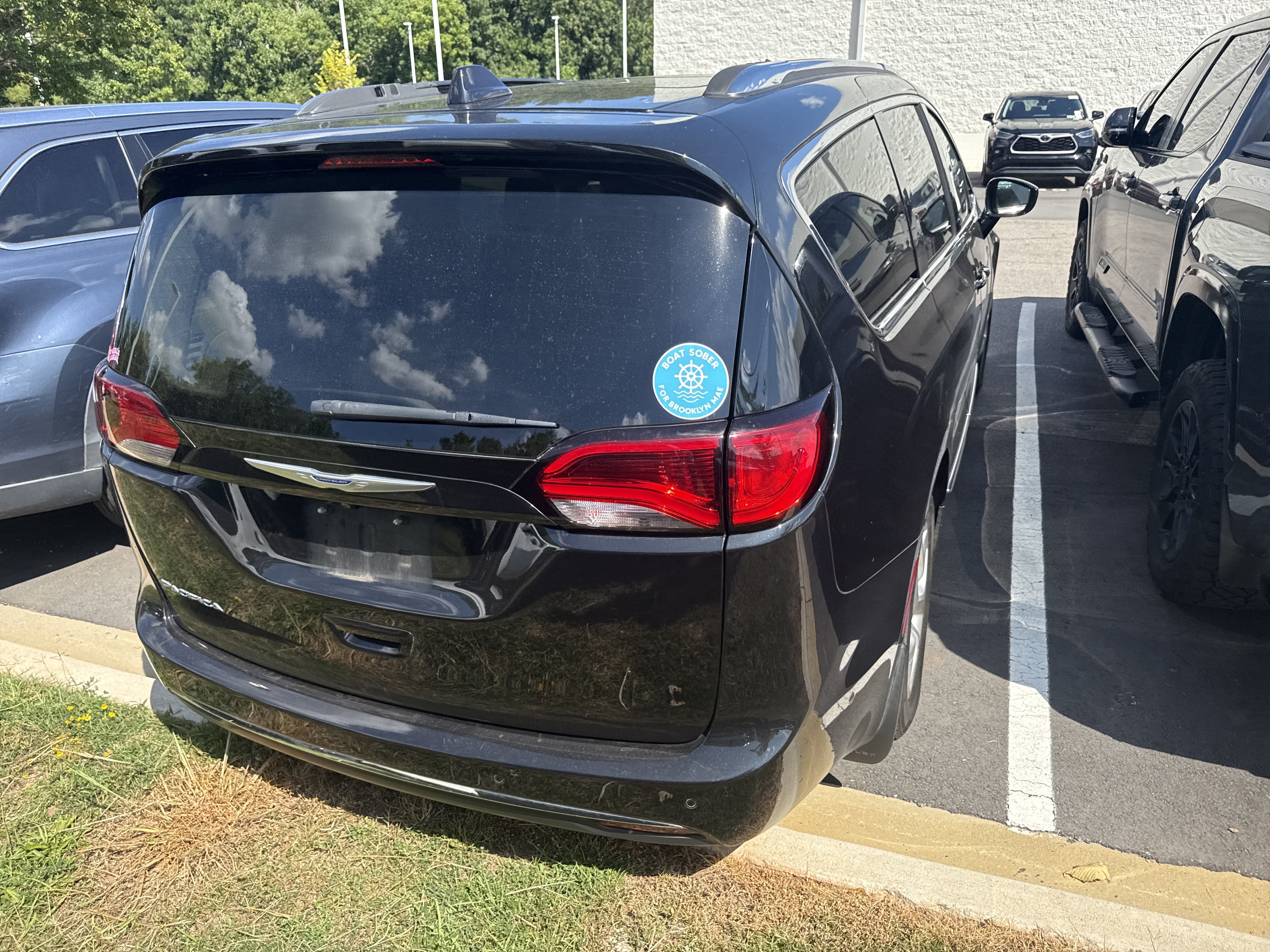 Used 2019 Chrysler Pacifica Touring-L Plus w/ Advanced Safetytec Group FWD image 7
