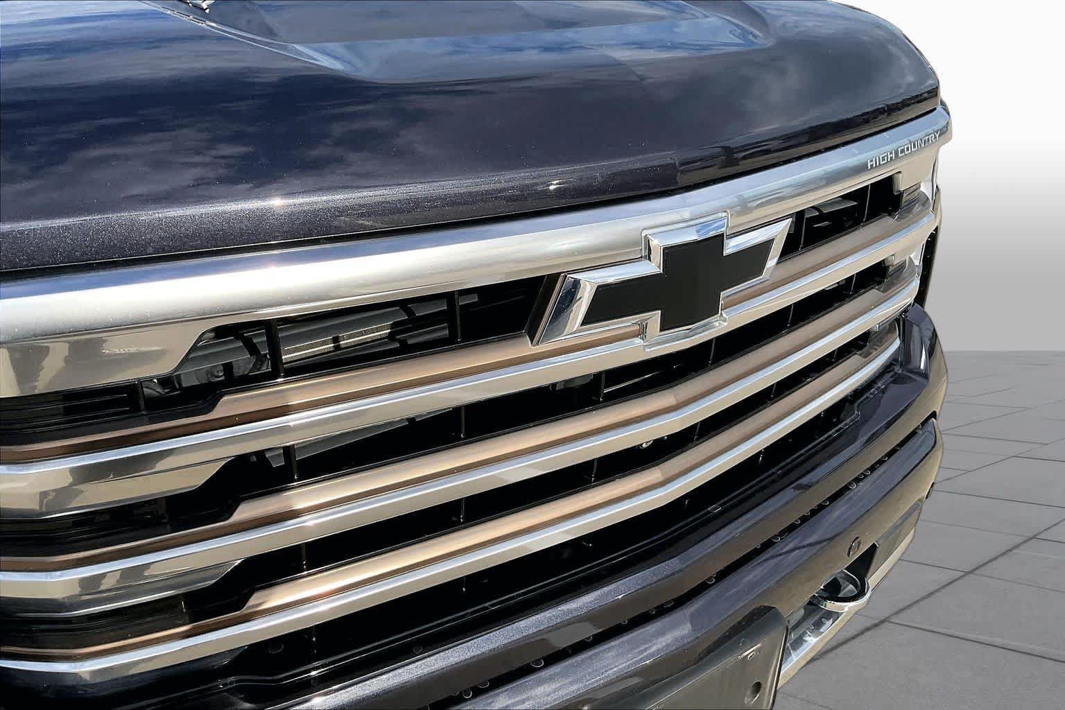 Used 2022 Chevrolet Silverado 1500 High Country w/ High Country Premium Package AWD/4WD image 30