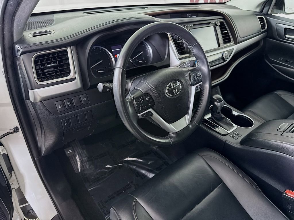Certified 2019 Toyota Highlander XLE image 18