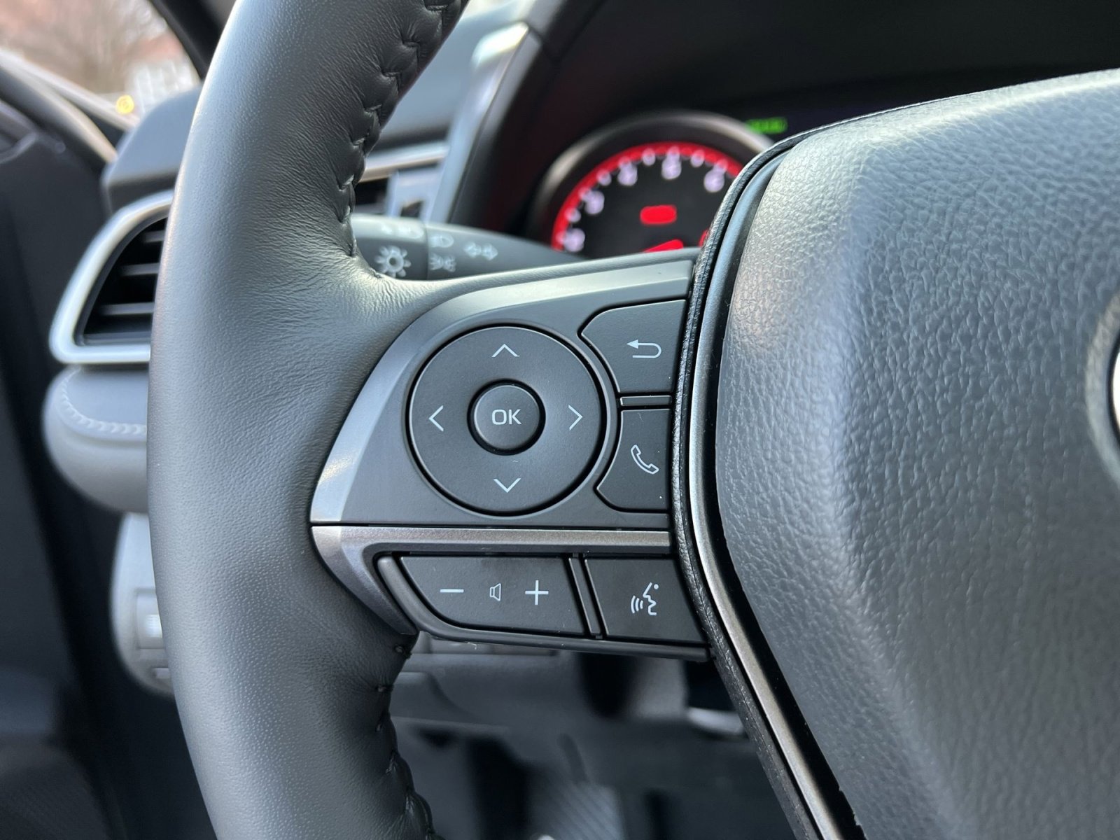 Used 2024 Toyota Camry XSE w/ Navigation Package image 33