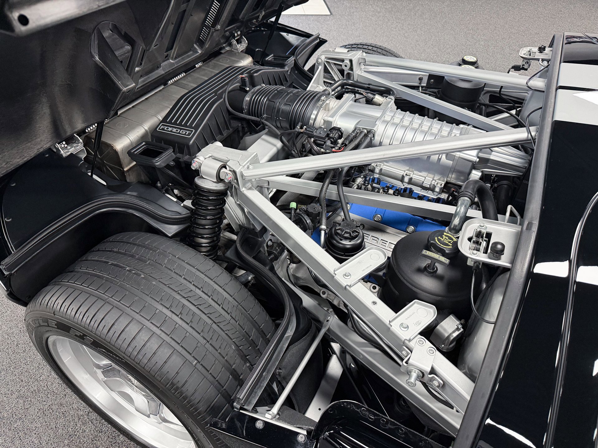 Used 2005 Ford GT image 13