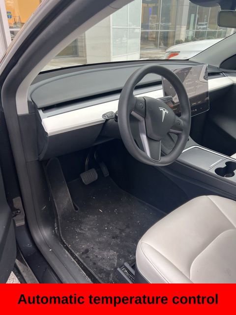 Used 2025 Tesla Model Y Long Range image 14