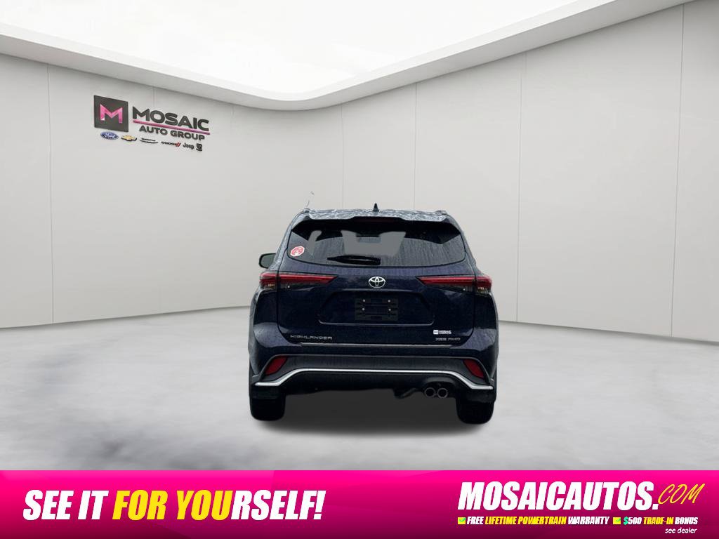 Used 2023 Toyota Highlander L AWD/4WD image 6