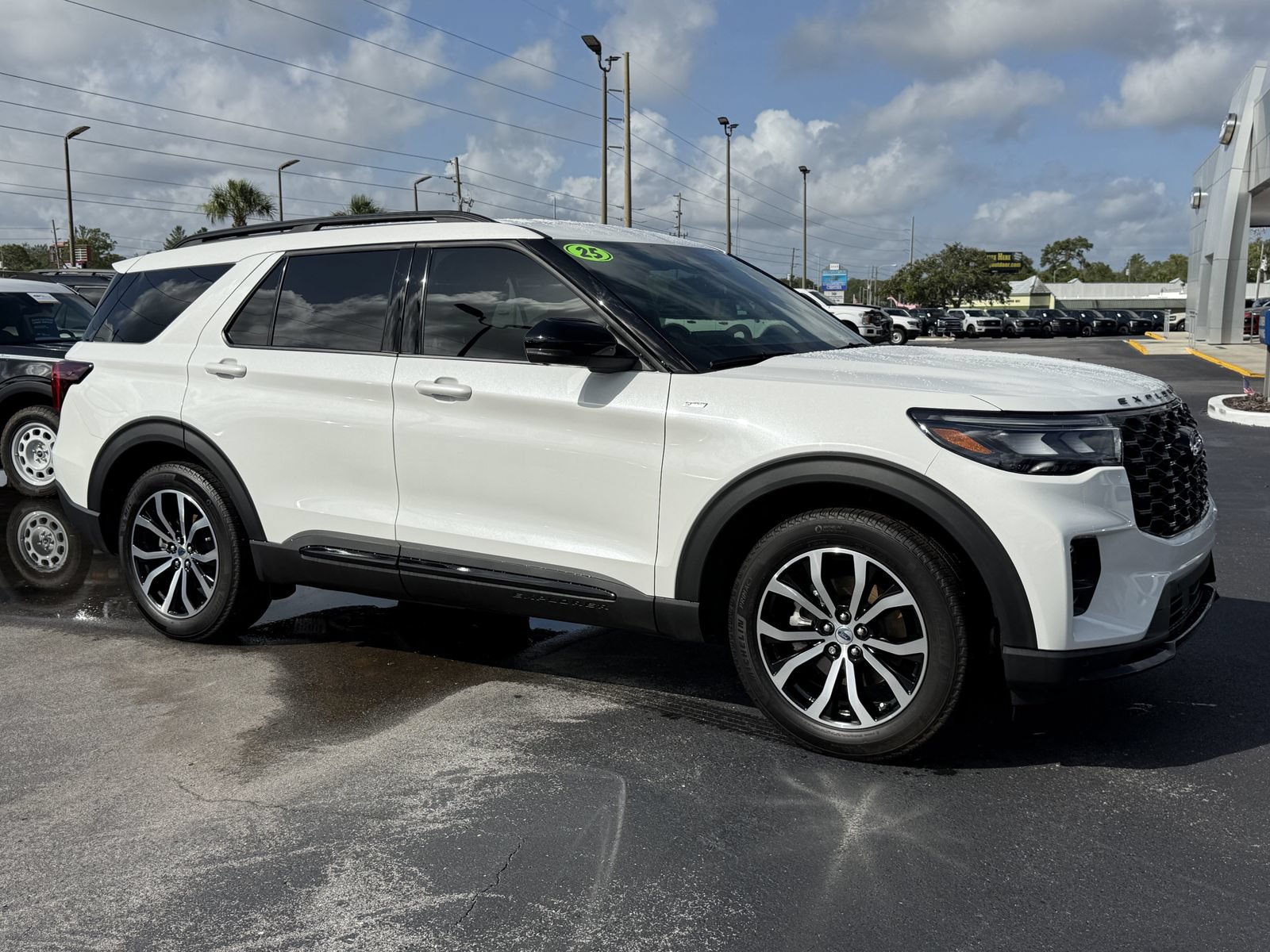 Used 2025 Ford Explorer ST-Line RWD image 2