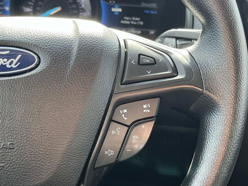 Used 2022 Ford Edge SE w/ Black Appearance Package image 18