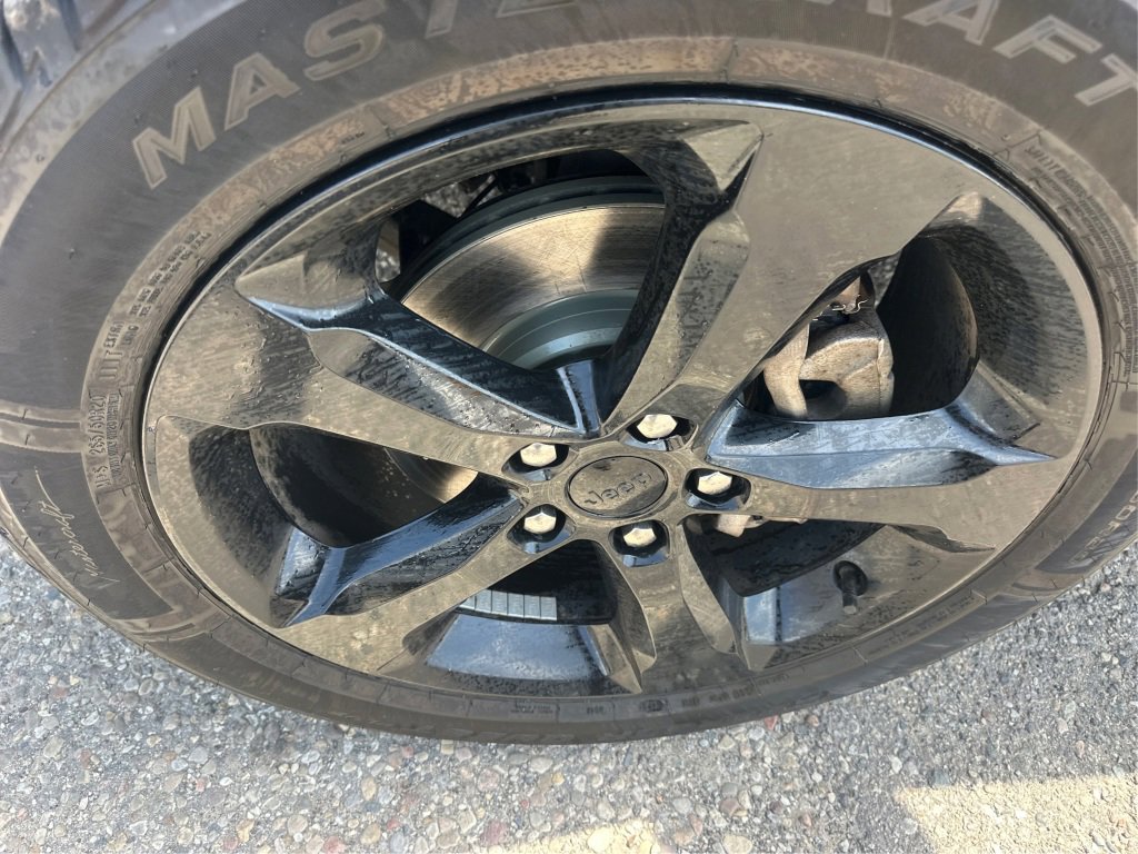 Used 2023 Jeep Grand Cherokee Altitude image 19