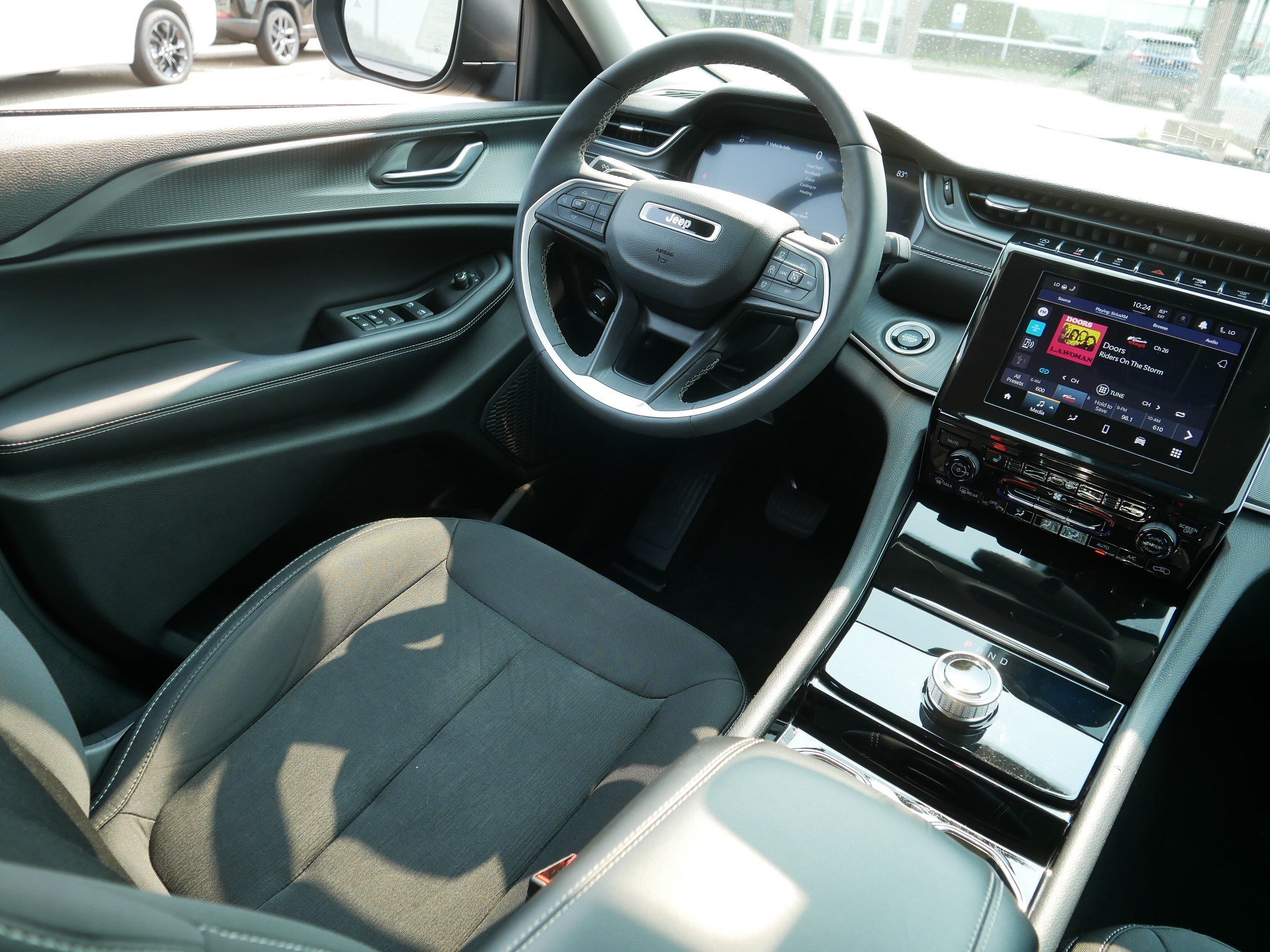 Used 2023 Jeep Grand Cherokee L Laredo w/ Luxury Tech Group I AWD/4WD image 9