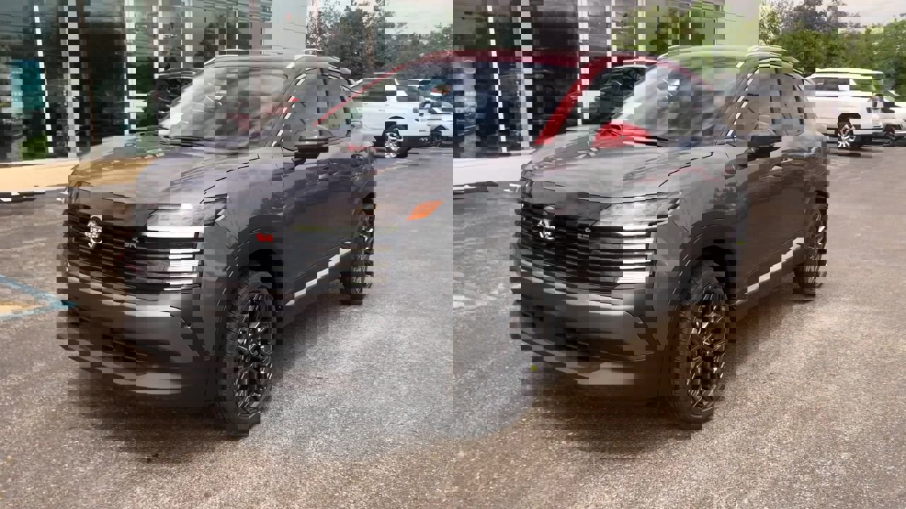 Used 2025 Nissan Kicks SR image 4