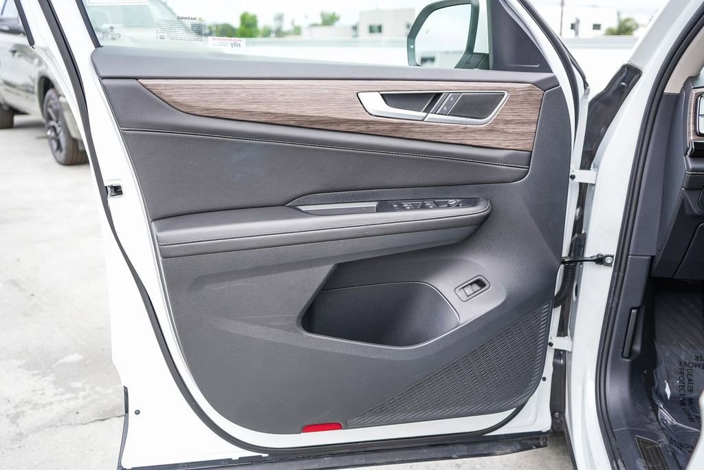 Used 2025 Volkswagen Atlas SEL AWD/4WD image 23