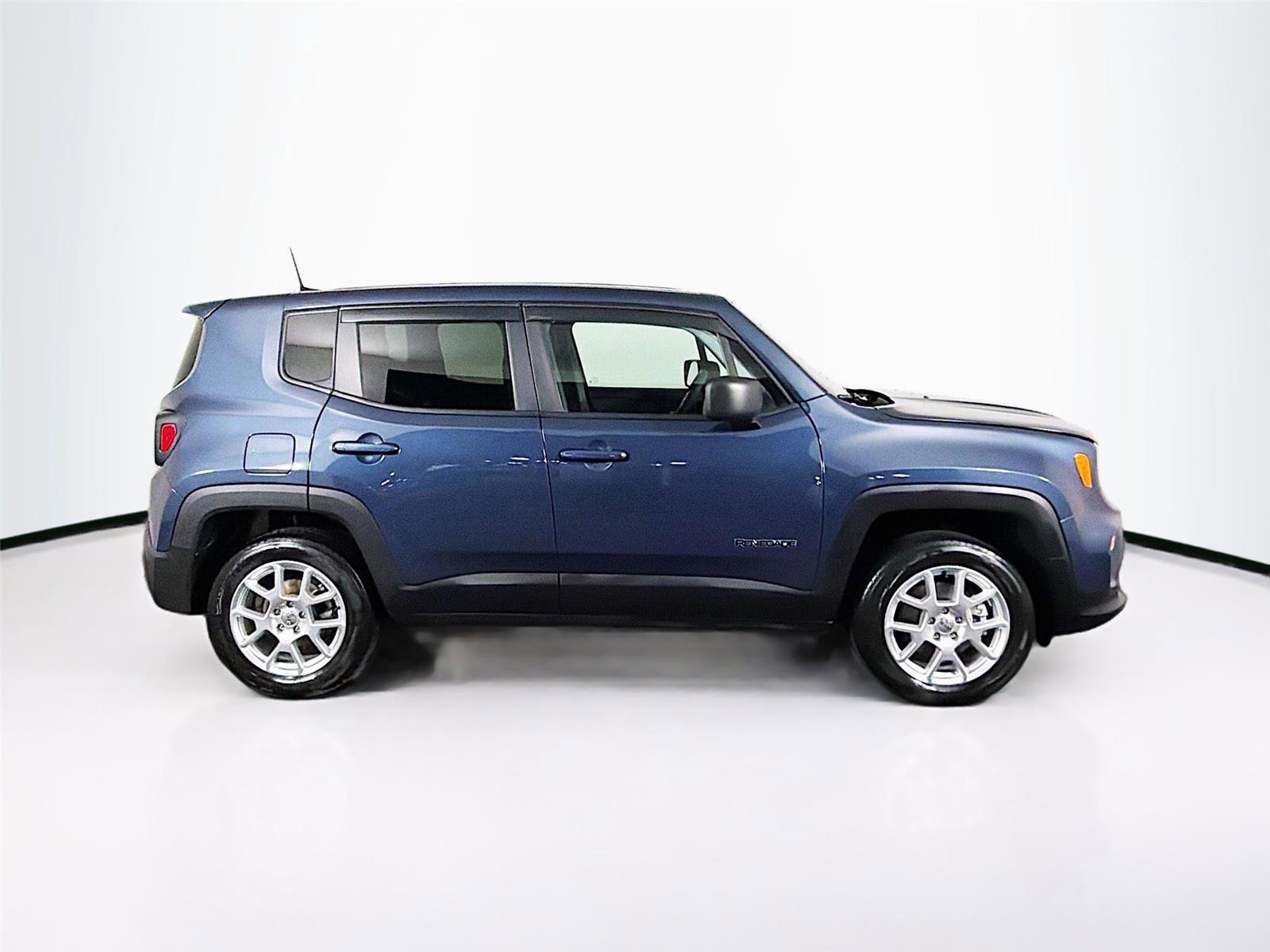 Used 2023 Jeep Renegade Latitude AWD/4WD image 8