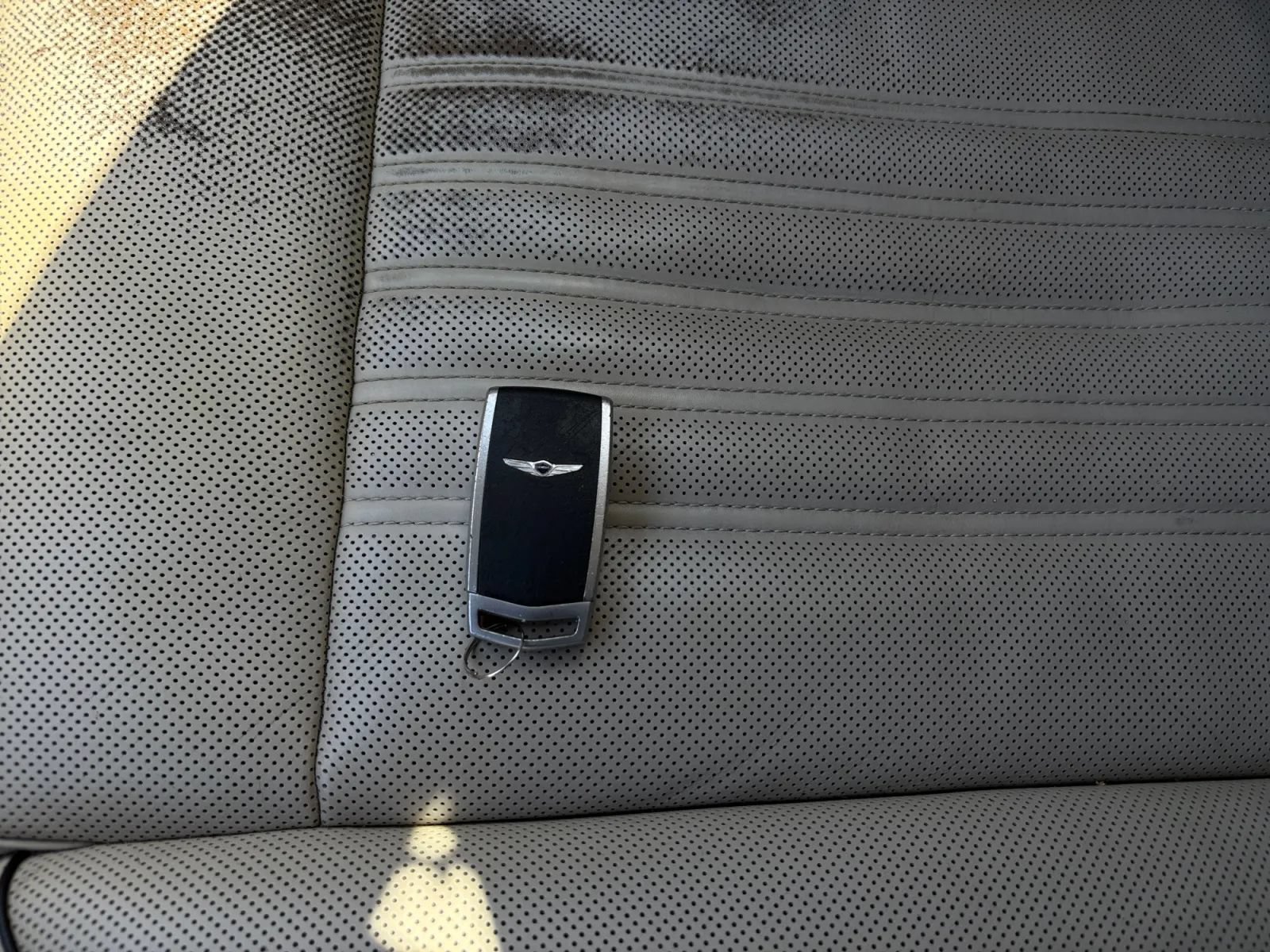 Used 2018 Genesis G90 3.3T Premium RWD image 22