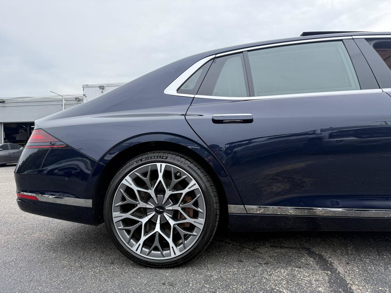Used 2025 Genesis G90 3.5T AWD/4WD image 16