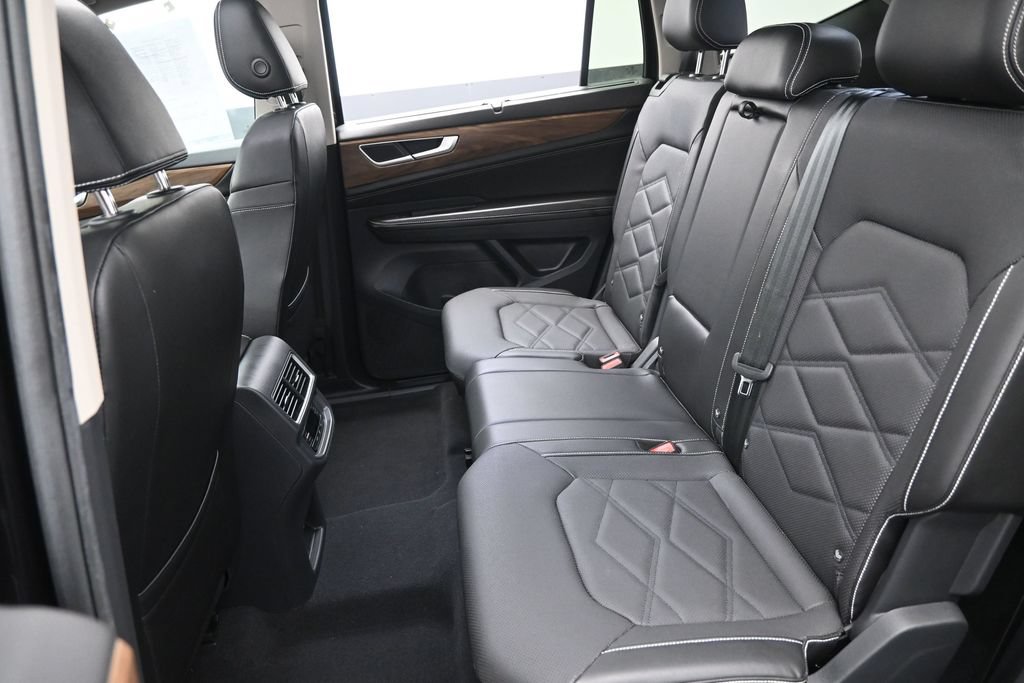 Used 2024 Volkswagen Atlas SE w/ Panoramic Sunroof Package FWD image 29
